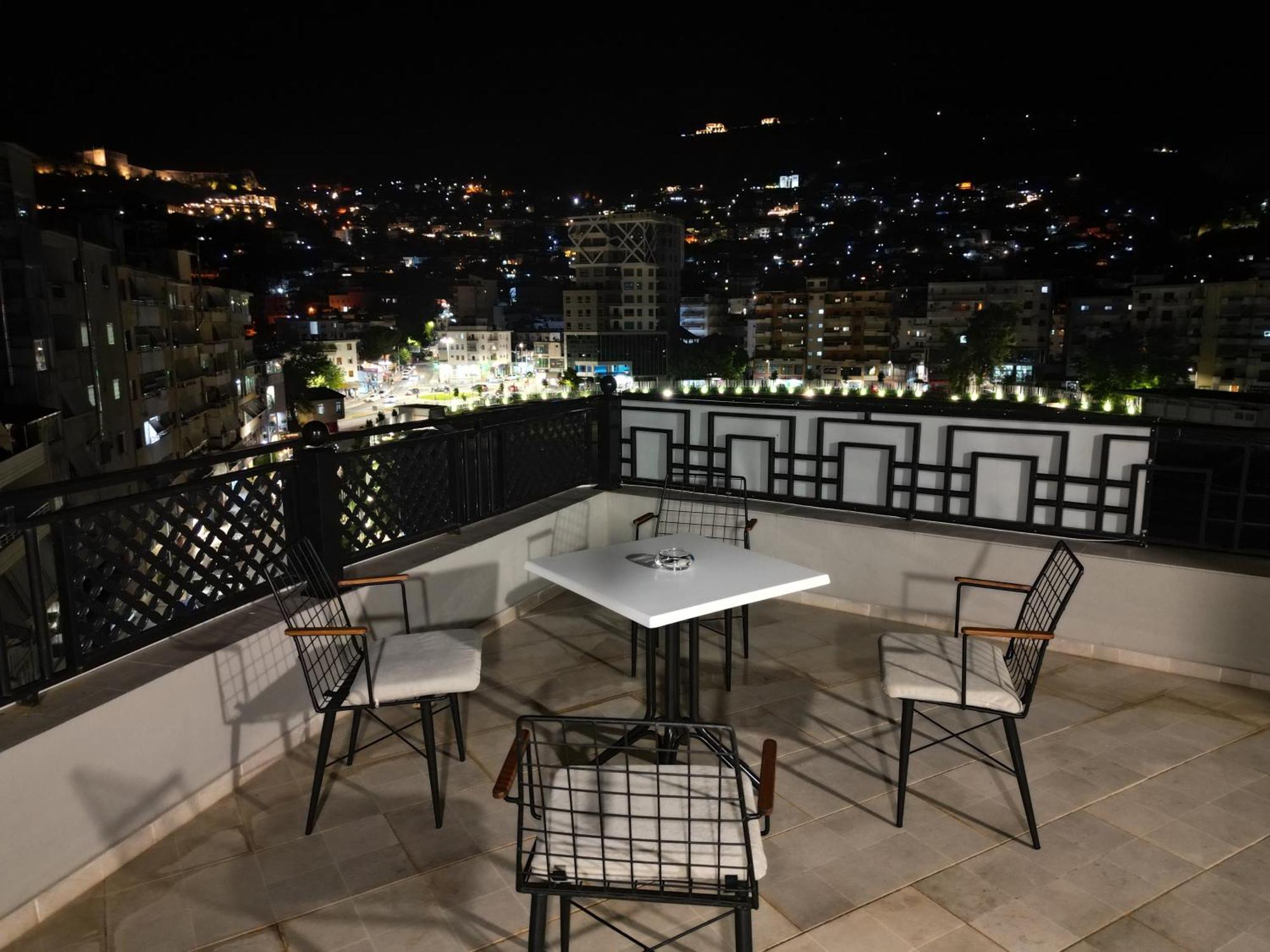 Rs Skendo Apartments Gjirokastër Esterno foto